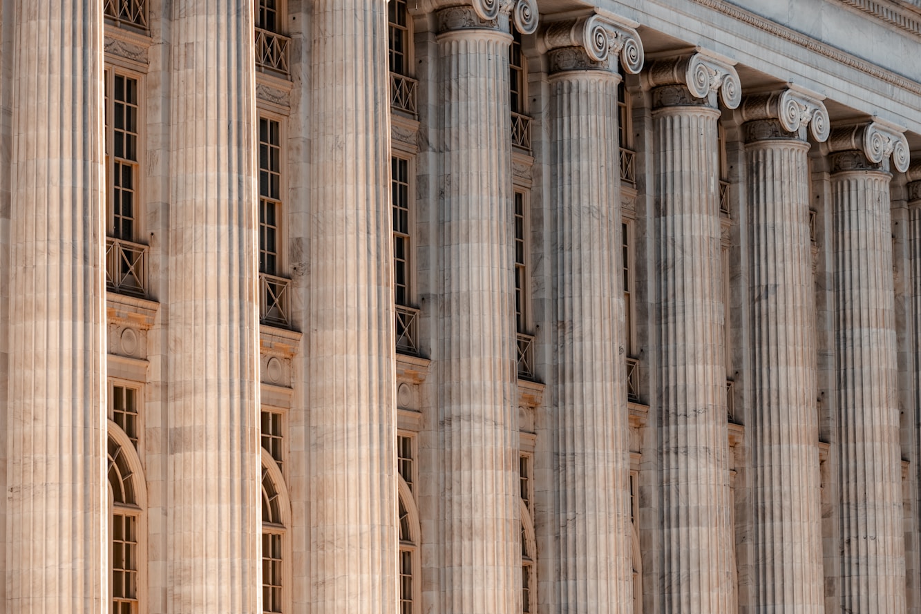 c979dc6e6a1a4e26e6cb0ee4266601c6 courthouse pillars